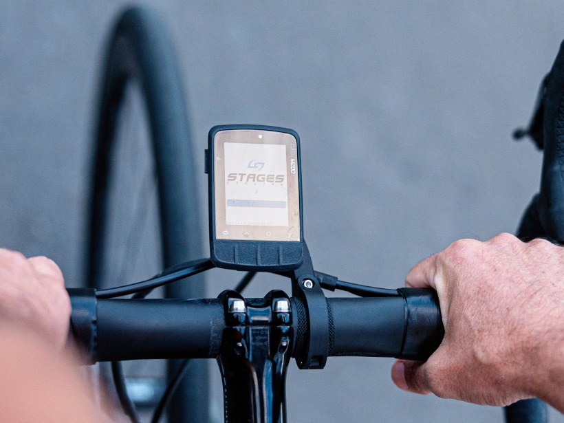 Dash M200 on handlebars with the mount included with purchase